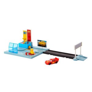 Mattel Cars "On the Road" Σετ Παιχνιδιού Κέντρο Εκπαίδευσης (HGV69)