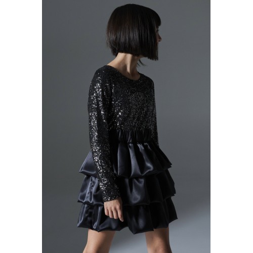 Φόρεμα Παγέτα με Φούστα Σατέν με Βολάν Μαύρο (MRW26-1220)