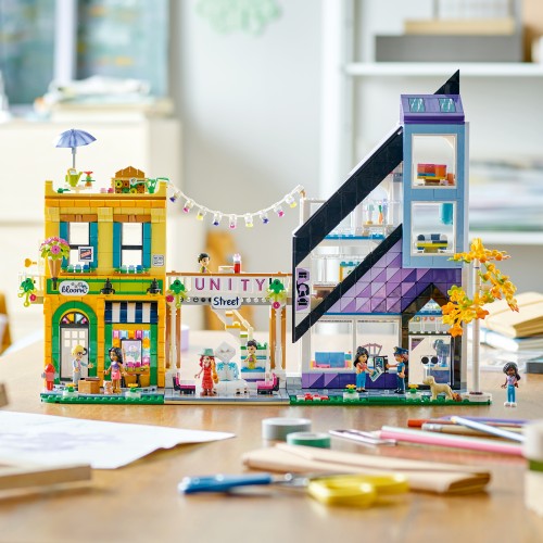 Lego Friends Downtown Flower and Design Stores (41732)