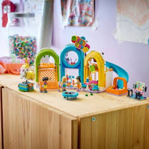 Lego Friends Fun Indoor Playground (42686) Lego Friends Fun Indoor Playground (42686)