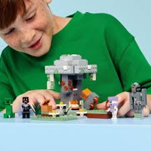 Lego Minecraft The Pale Garden (21586) Lego Minecraft The Pale Garden (21586)