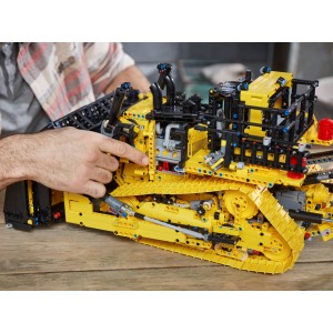 Lego Technic App-Controlled Cat® D11 Bulldozer (42131)