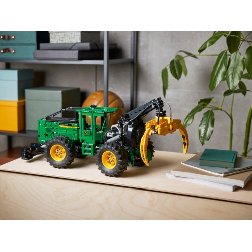 Lego Technic John Deere 948L-II Skidder (42157)