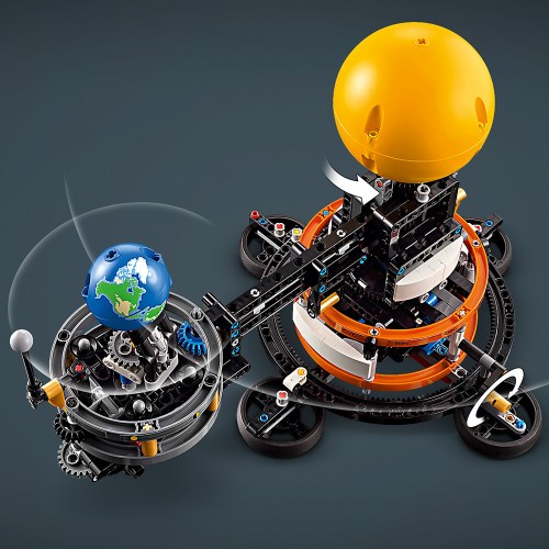 Lego Technic Planet Earth and Moon in Orbit (42179)