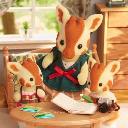 Sylvanian Families Highbranch Giraffe Family (5639)